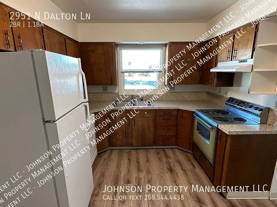 Dalton Lane Duplex, Spacious 2-Bed with Huge Shared Yard. — Photo 3