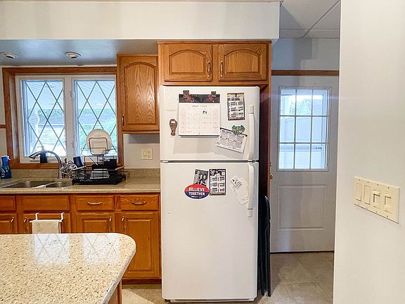 4th image of 724 Marion St #724