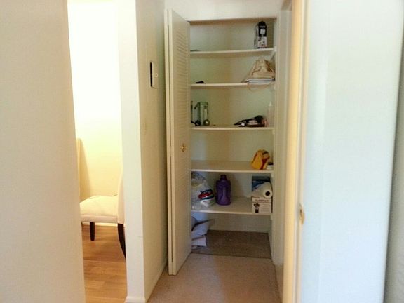 5th image of 4916 Woodland Ave APT 111