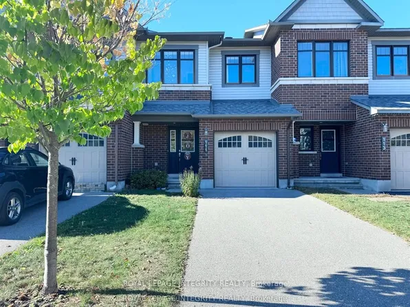 111 Sweetwater Ln, Ottawa, ON K2T 0L1
