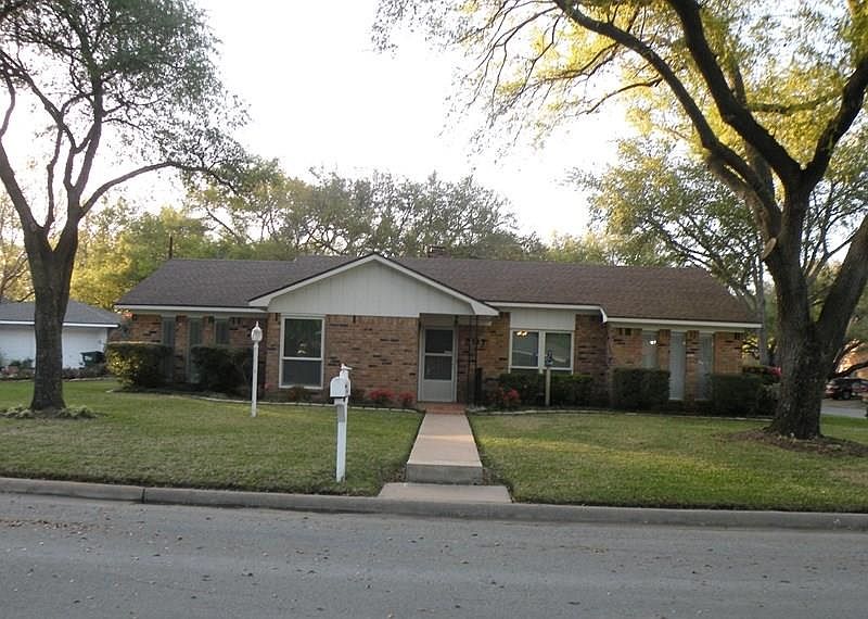 1st image of 201 Briar Cir