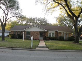 201 Briar Cir, Sealy, TX 77474