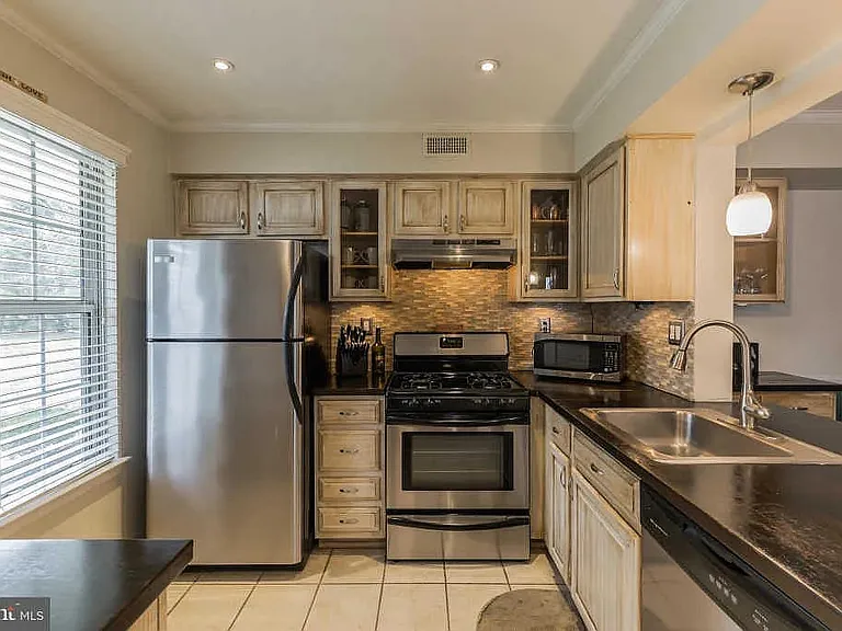 4801 Aberdeen Ln — Photo 3