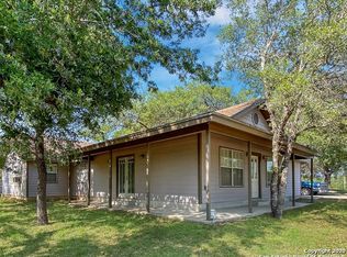225 Cimarron Dr, Floresville, TX 78114