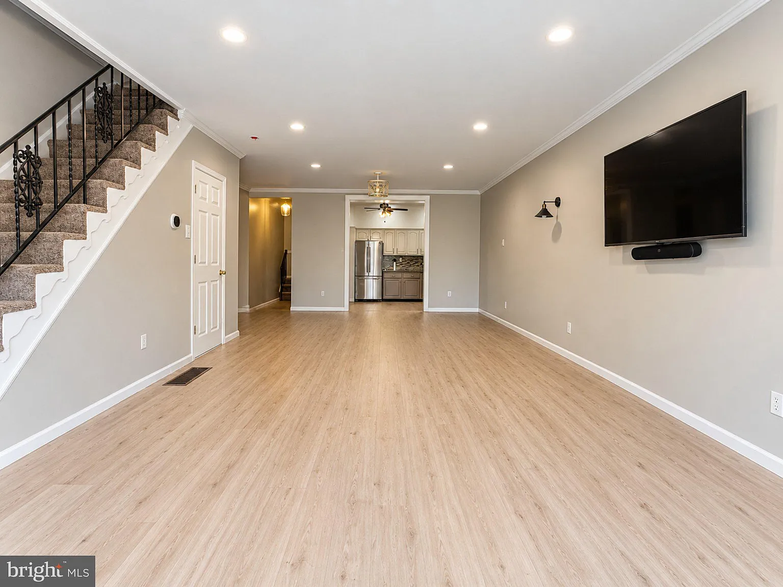 4 bed, 3.0 bath, 2340 sqft, $3,400 — Photo 2