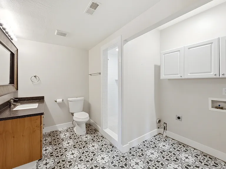 722 W Webb Rd — Photo 27