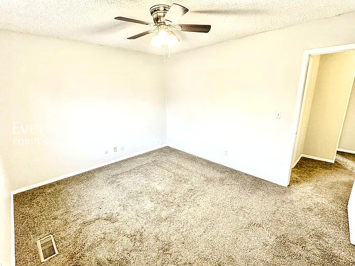 1756 S Pine Ave — Photo 19