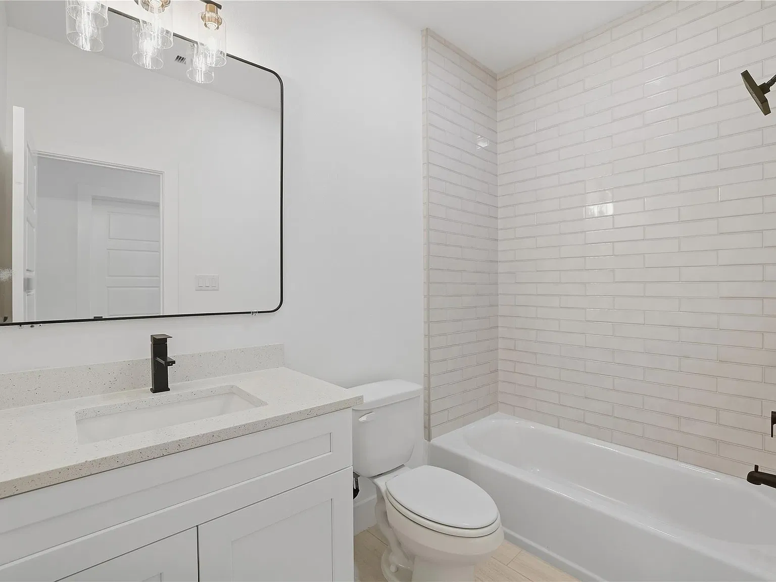 3 bed, 2.0 bath, 1206 sqft, $1,700 — Photo 2