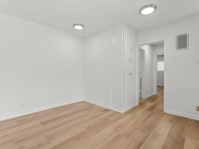 934 6th St #1 — Photo 7