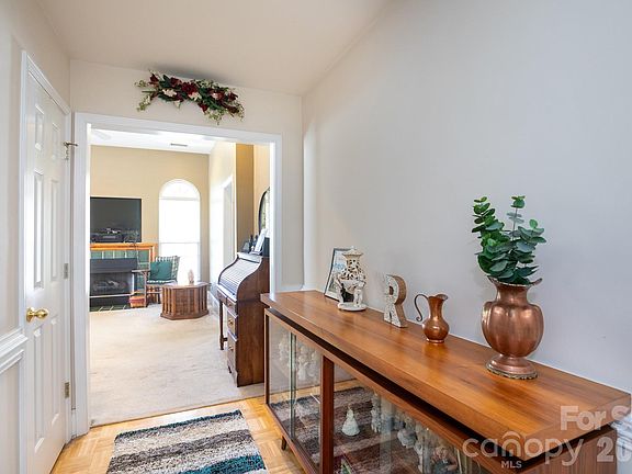 3rd image of 3431 Continental Dr