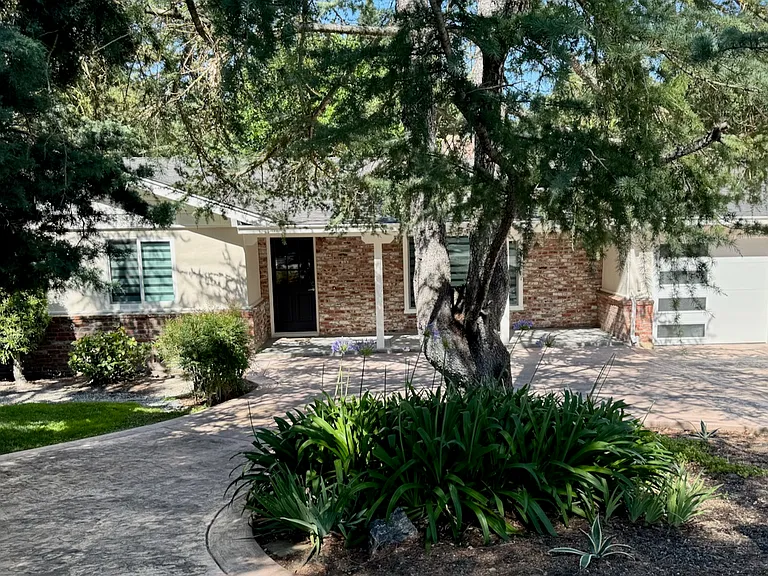 145 Austin Ln — Photo 3