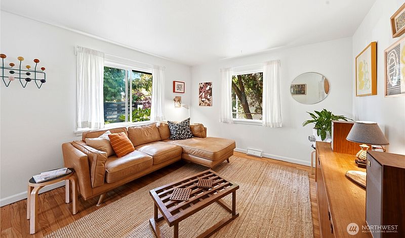 3rd image of 9223 21st Avenue SW