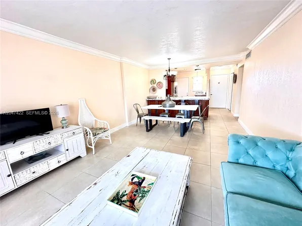 500 NE 12th Ave APT 705, Hallandale, FL 33009