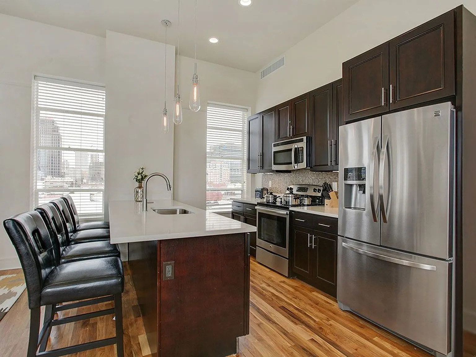 The Howard Luxury Apartments — Photo 3