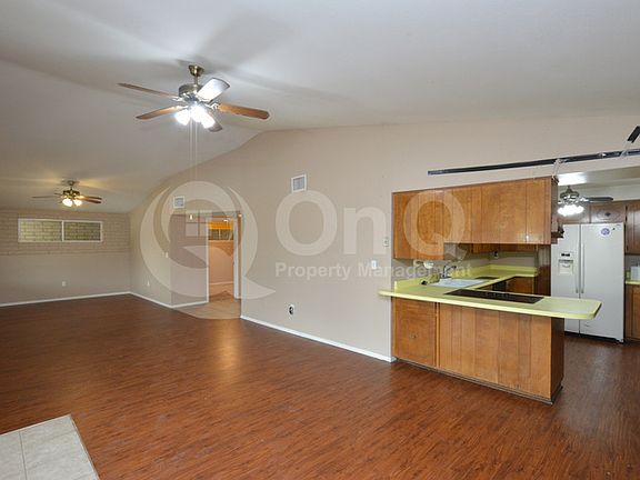 4th image of 3721 E Arbor Cir