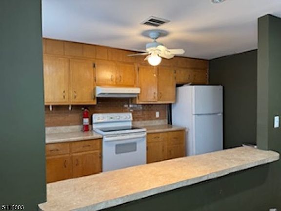 3rd image of 510 Helfin St