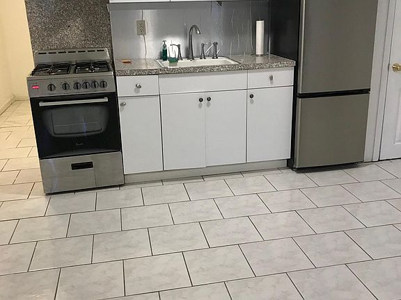 3rd image of 29 Arden Ave #3