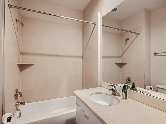 2nd image of 1112 Columbus St #B
