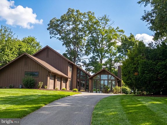 3rd image of 3790 Laurel Ln