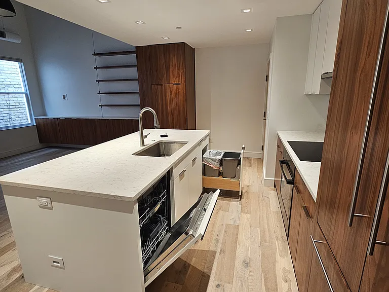 319 Broadway N #304 — Photo 8