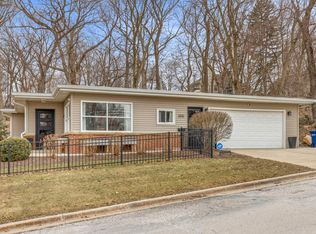 1001 Geneva Rd, St Charles, IL 60174