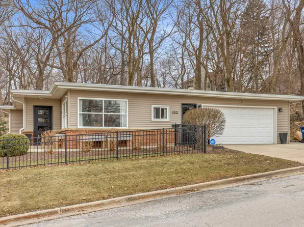 1001 Geneva Rd, St Charles, IL 60174