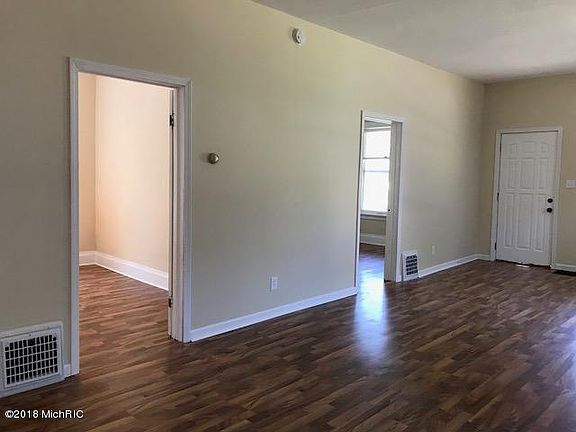 4th image of 939 W Forest Ave