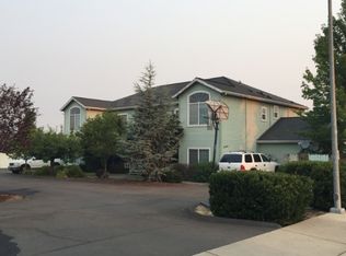 3987 Arrowhead Dr, Medford, OR 97504