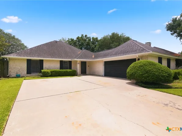 209 Champions Row, Victoria, TX 77904