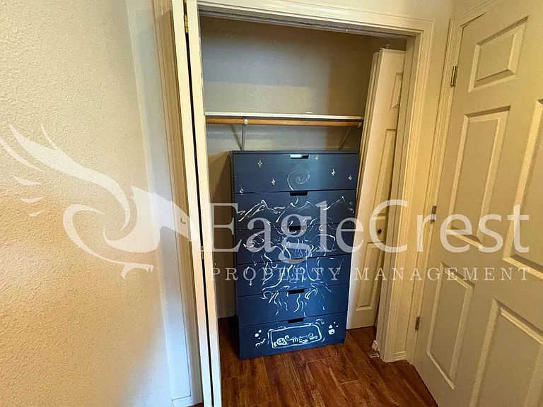 216 N Park St — Photo 36
