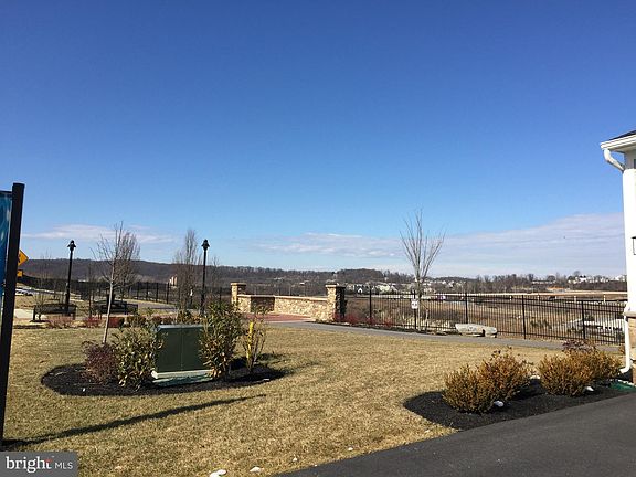 2nd image of 503 Cliff Ln