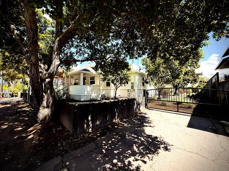 2180 Shurtleff Ave — Photo 35