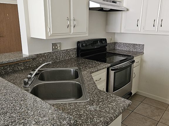 4th image of 216 Palmetto Dr #16