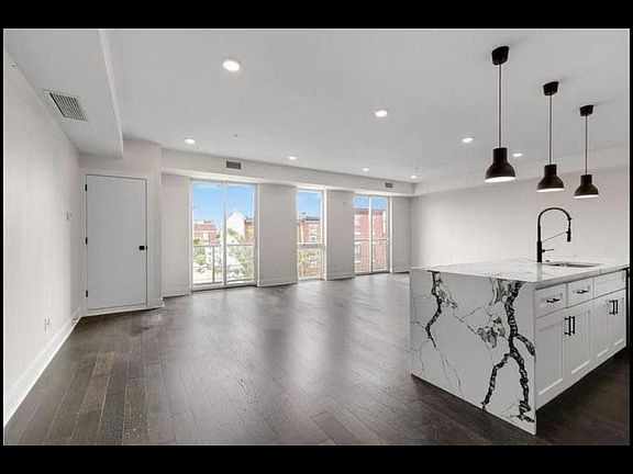 5th image of 1868 Frankford Ave #305