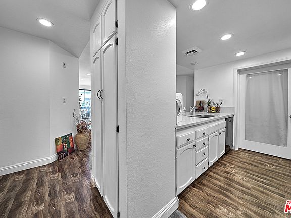 5th image of 435 S La Fayette Park Pl Unit 209