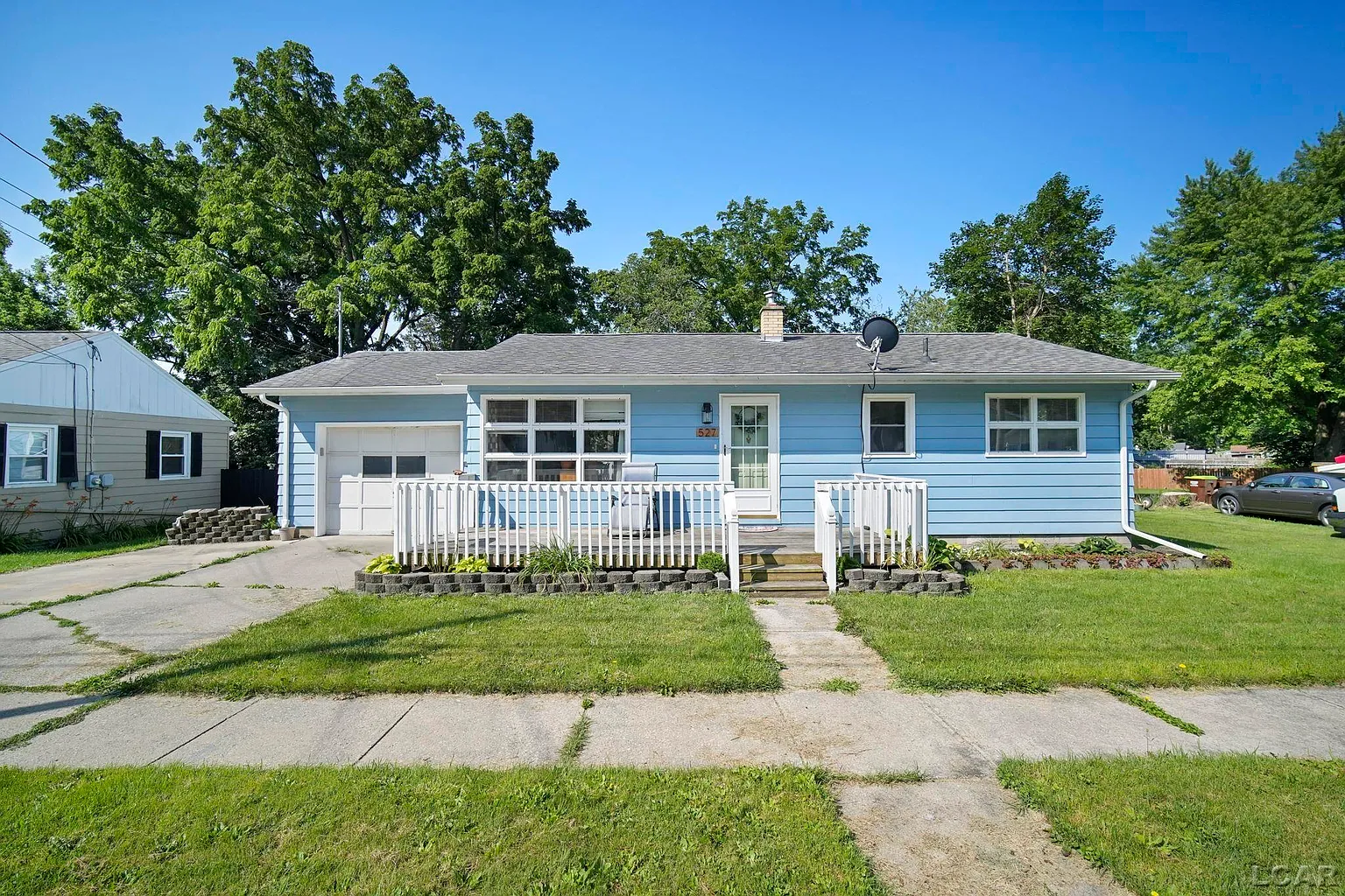 527 Company St photo 1