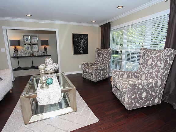 2nd image of 5835 Gladys Ave