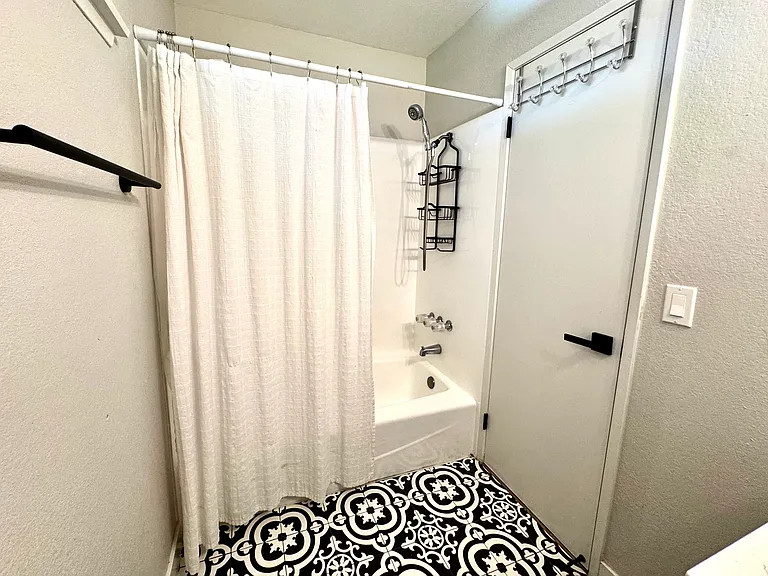E Avenue J10 — Photo 14