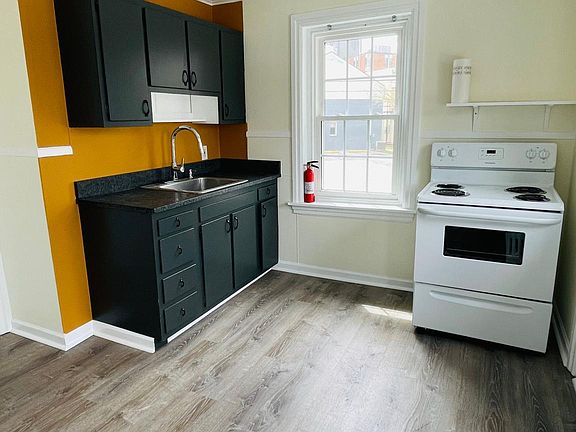 2nd image of 724 Main St APT 5