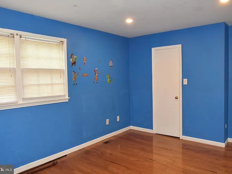 4557 King Edward Ct — Photo 29