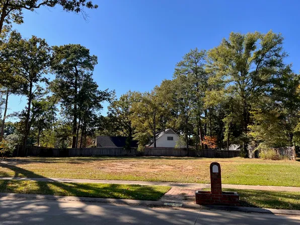 8302 Spring Lake Dr, Shreveport, LA 71106