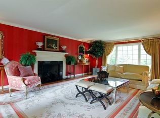 465 Rockefeller Rd, Lake Forest, IL 60045