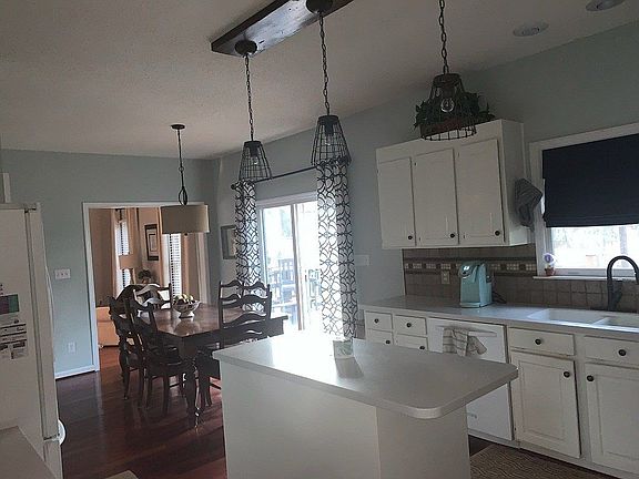 2nd image of 1689 Woodbury Ln
