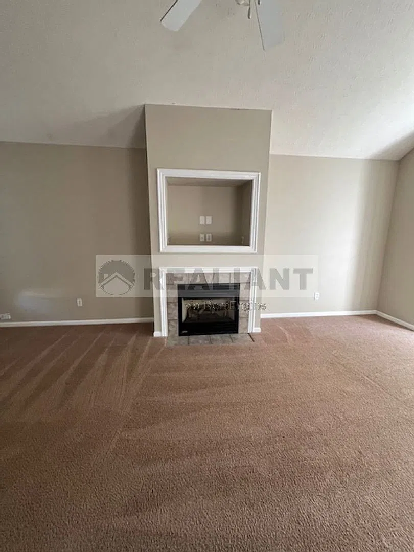 3 bed, 2.5 bath, 1585 sqft, $2,200 — Photo 4