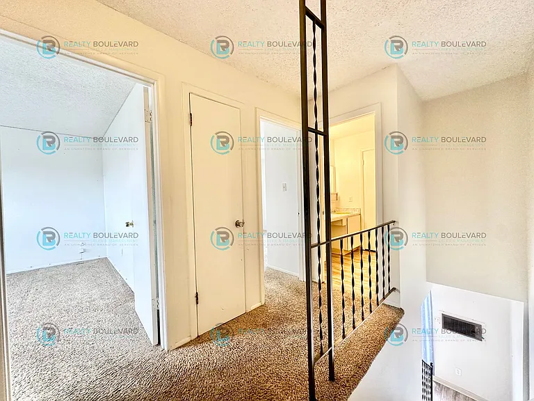 527 Smithridge Park — Photo 8