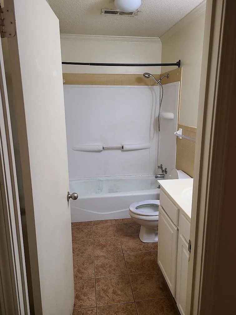 2 bed, 850 sqft, $950 — Photo 3