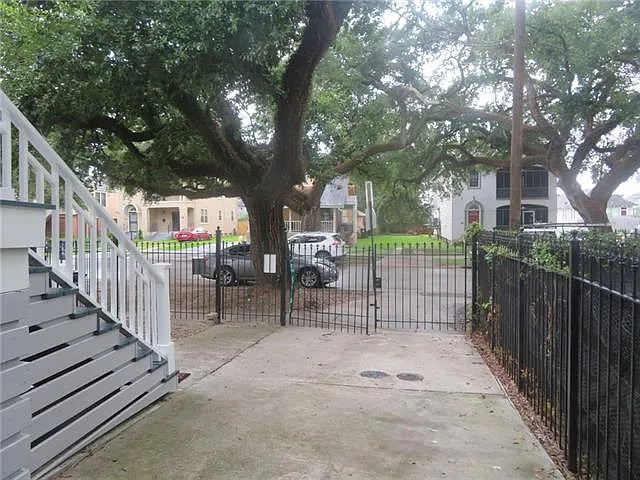 3 bed, 3.5 bath, 1560 sqft, $2,000 — Photo 2