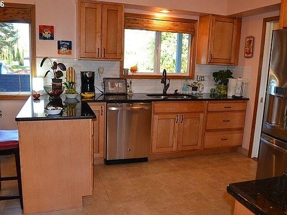 3rd image of 919 NW 49th St