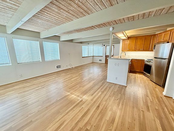 4th image of 328 Pinecrest Dr