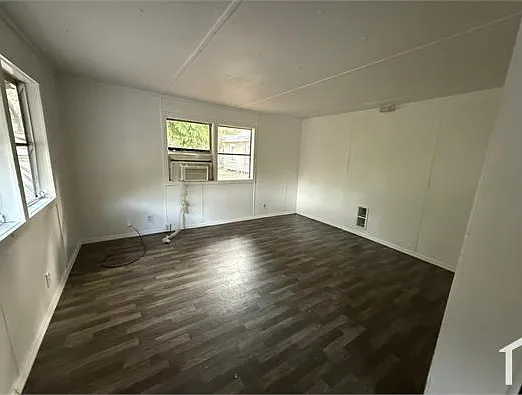 3 bed, $1,100 — Photo 2